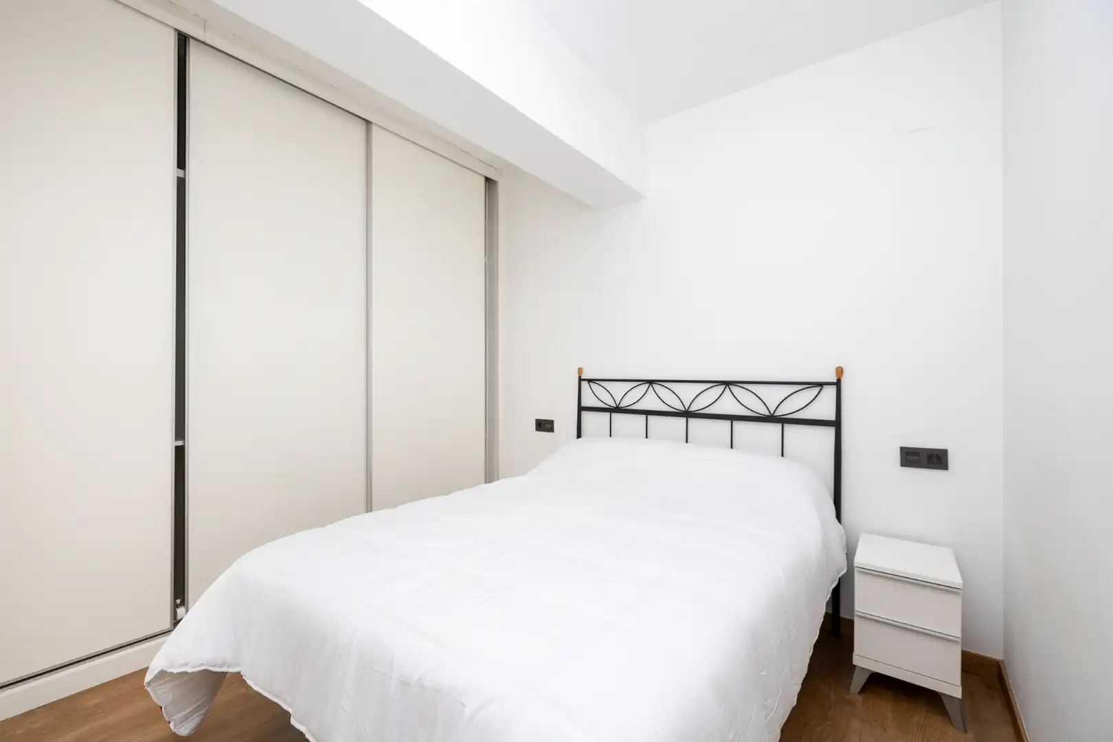 Habitación de Piso de alquiler en Granada con Aire acondicionado, Calefacción y Amueblado