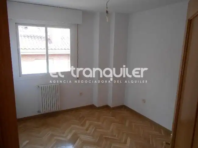 Maisonette zur Miete in Avenida Orense, Los Arroyos