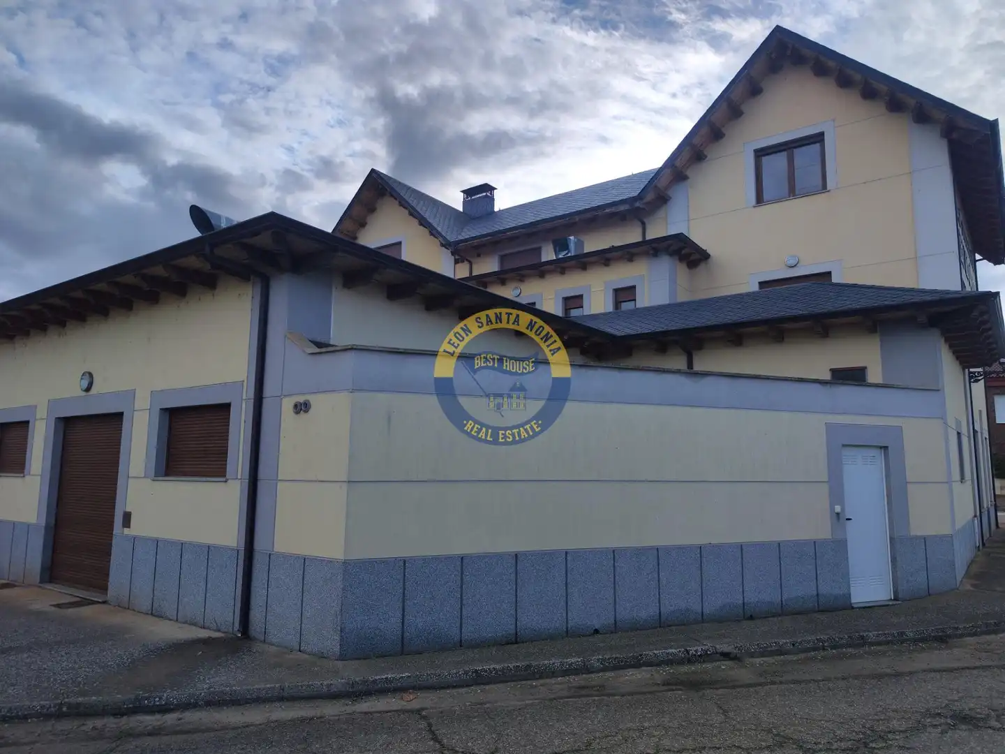 Local en venta en Villamañán