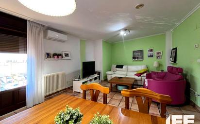 Sala d'estar de Casa o xalet en venda en Alagón amb Aire condicionat, Jardí privat i Terrassa