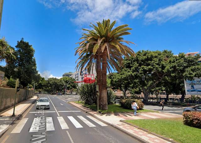 Piso en Venta en Avenida Reyes Católicos en La Salle - Cuatro Torres