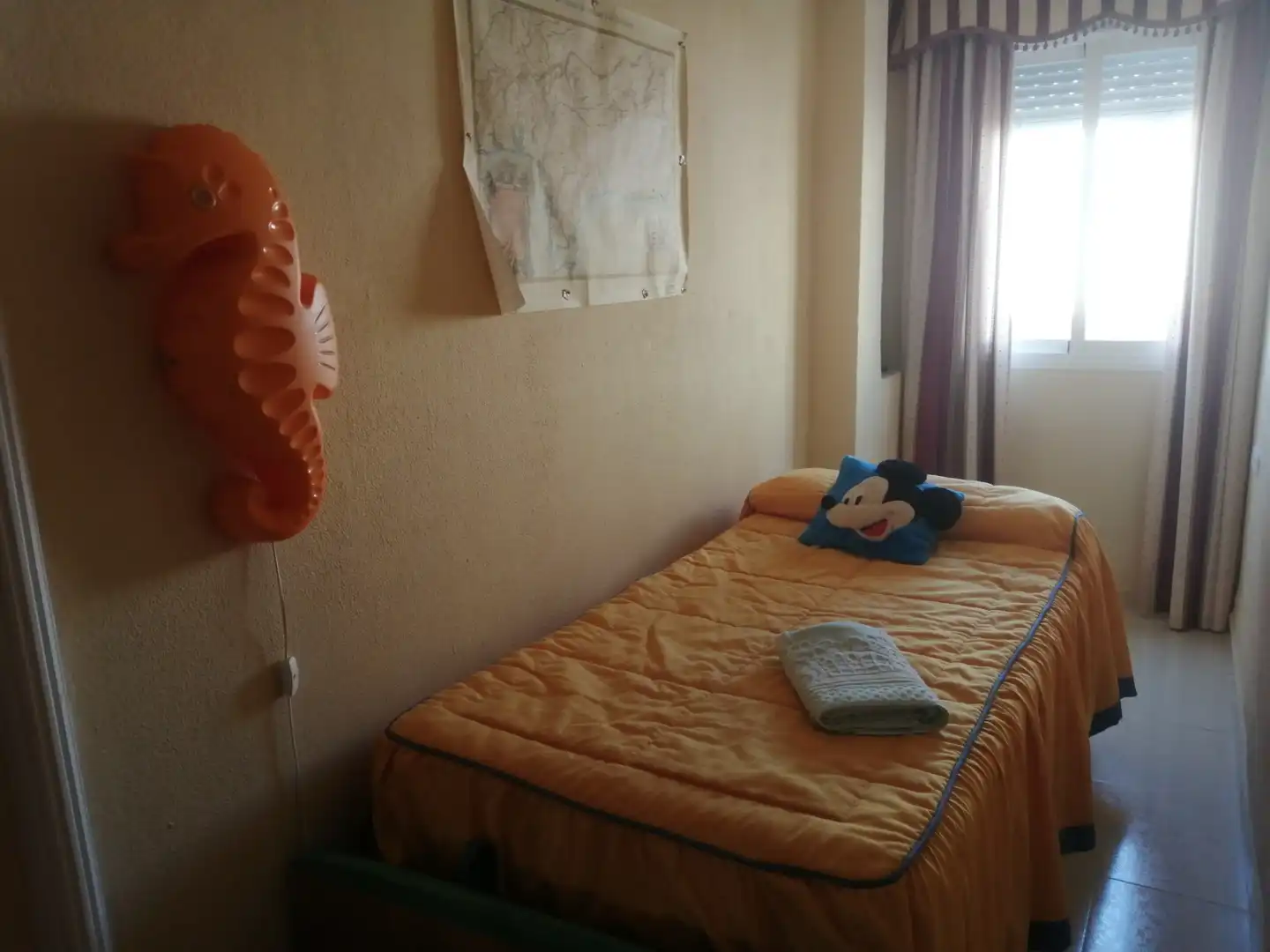 Habitación de Piso de alquiler en Cádiz con Aire acondicionado, Terraza y Amueblado
