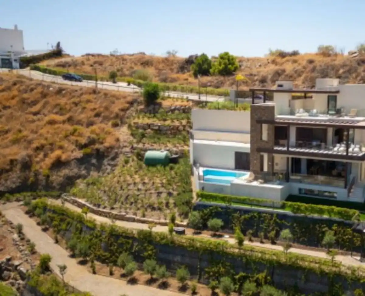 Einfamilien-Reihenhaus zum Verkauf in Benahavís mit Klimaanlage, Privatgarten und Terrasse