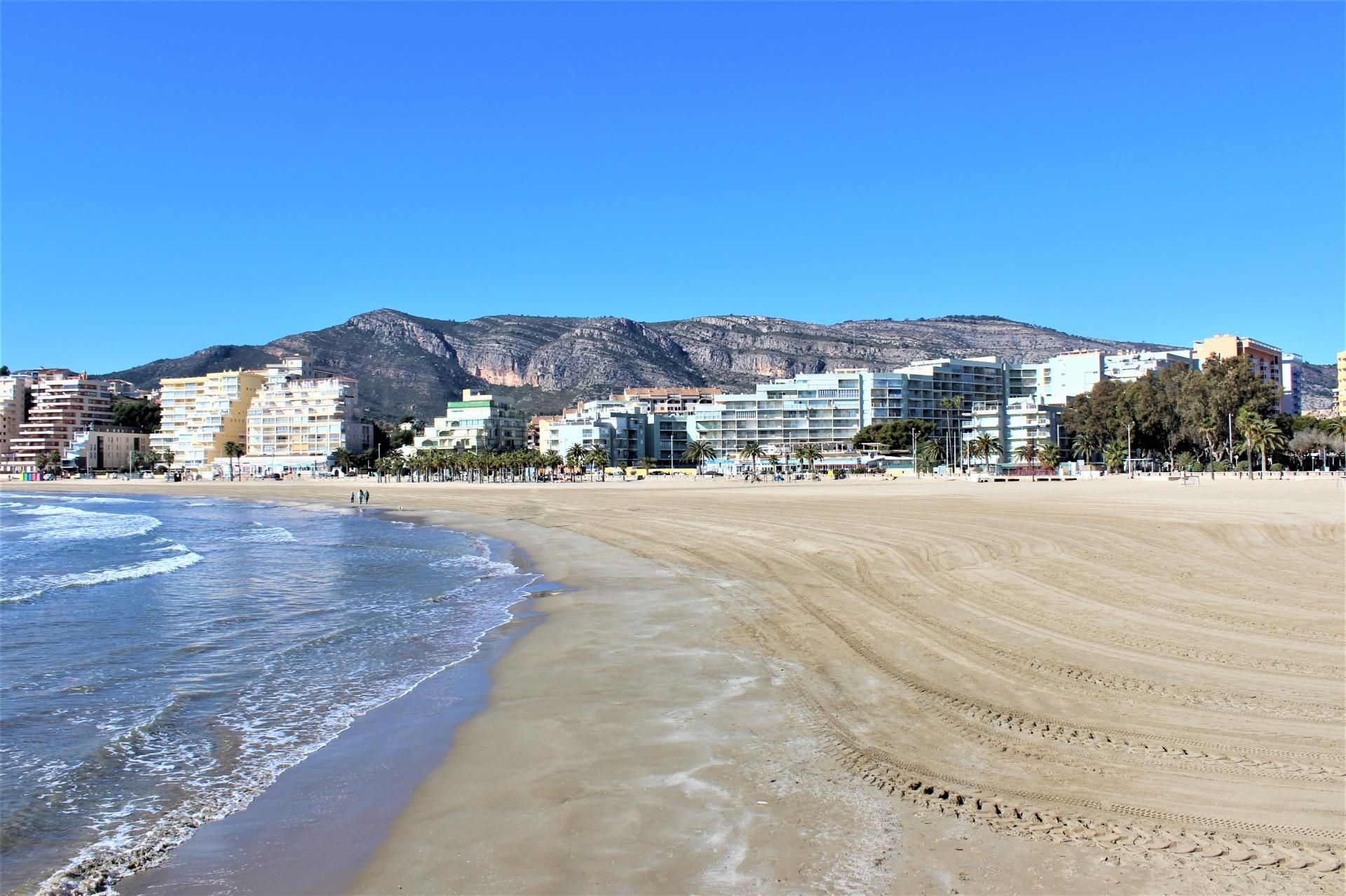 Vista exterior de Apartament en venda en Oropesa del Mar / Orpesa amb Terrassa, Traster i Piscina comunitària