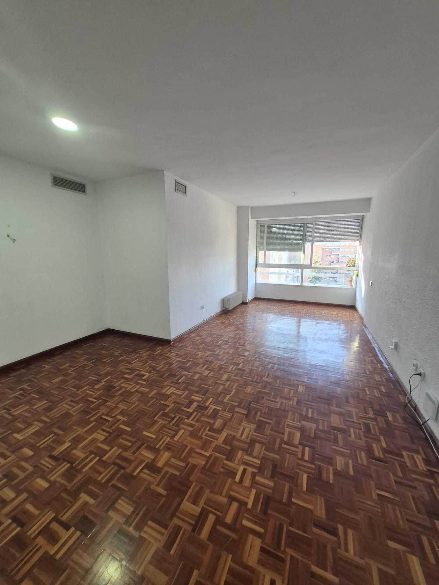 Living room of Flat for sale in Badajoz Capital  with Heating, Parquet flooring and Terrace