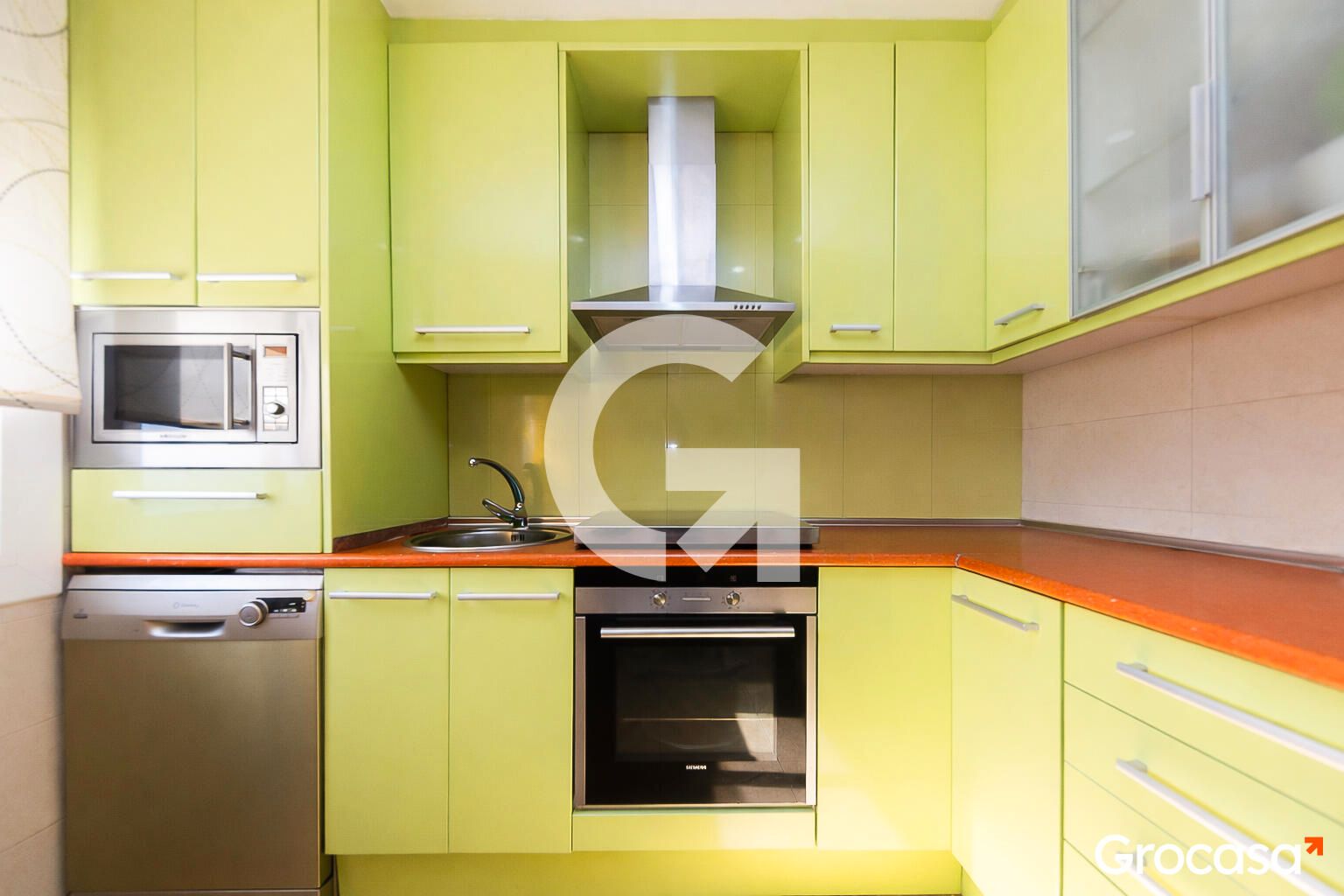 Cocina de Piso en venta en Sant Boi de Llobregat con Aire acondicionado