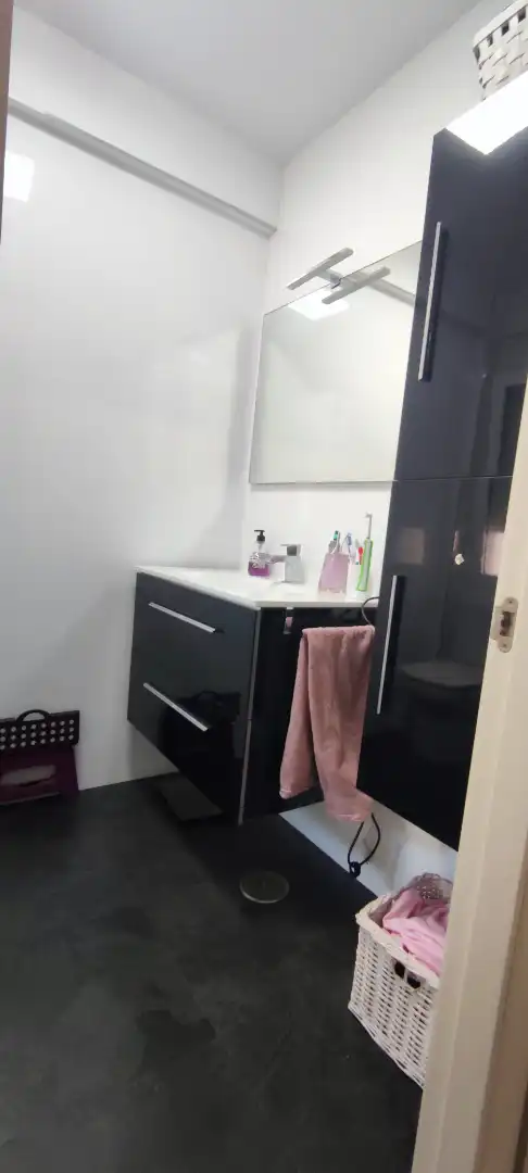 Bathroom of Flat for sale in Sevilla  with Air Conditioner and Terrace