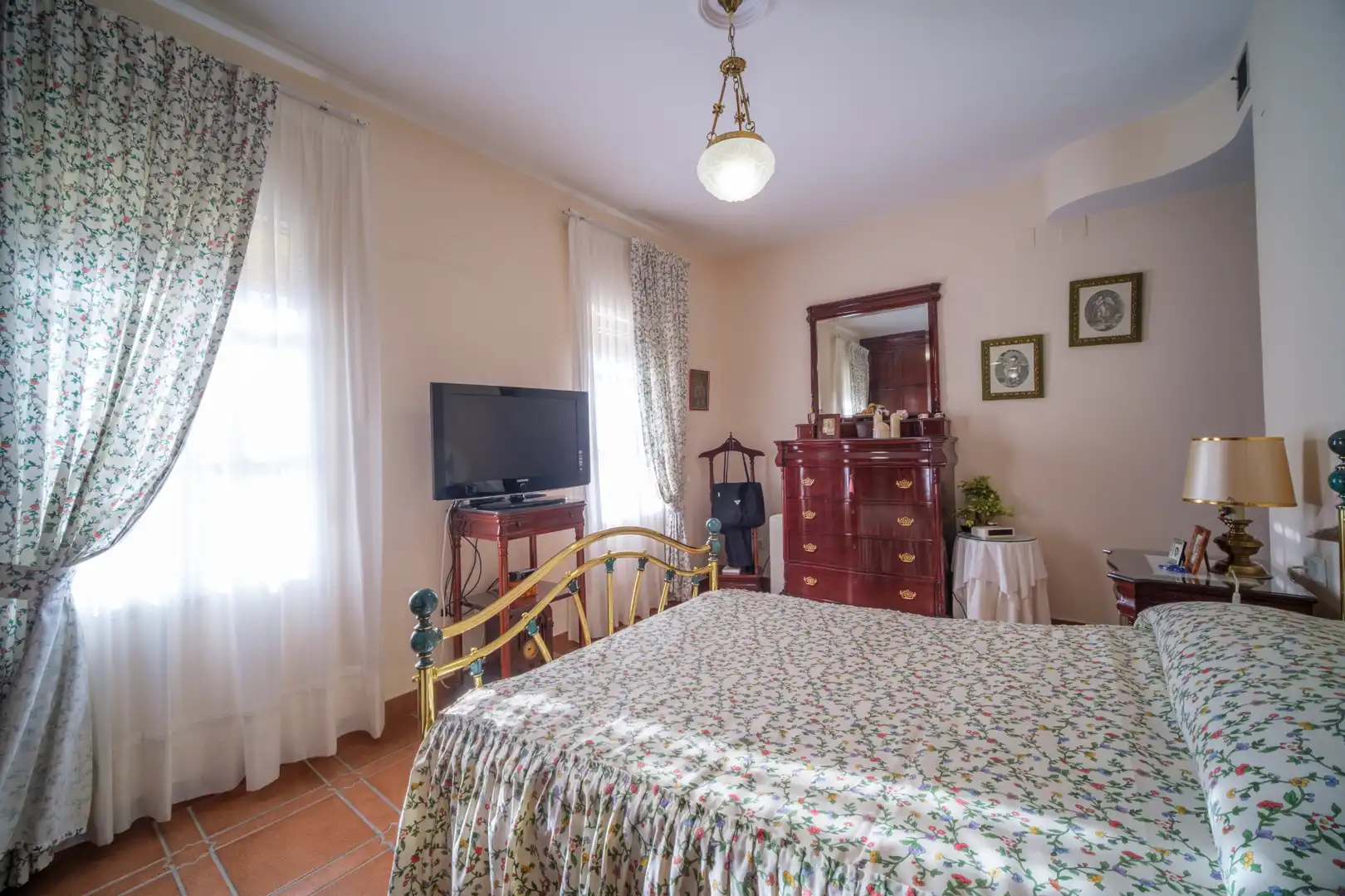 Dormitori de Casa o xalet en venda en Montequinto amb Jardí privat, Terrassa i Moblat