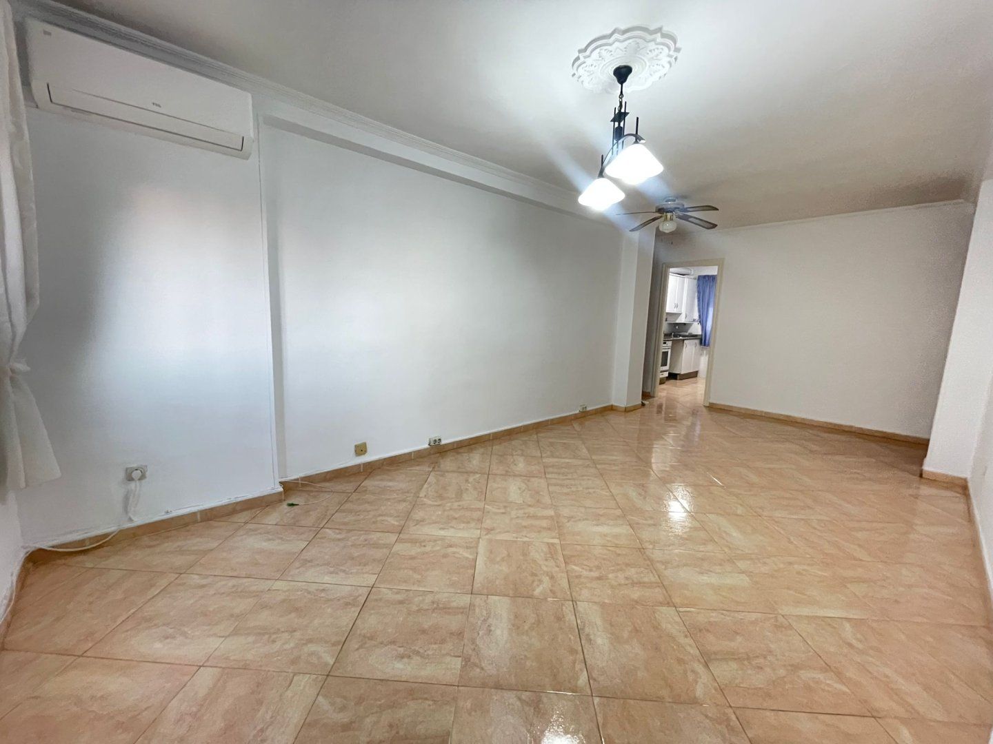 Sala d'estar de Pis en venda en Castilleja de la Cuesta amb Terrassa