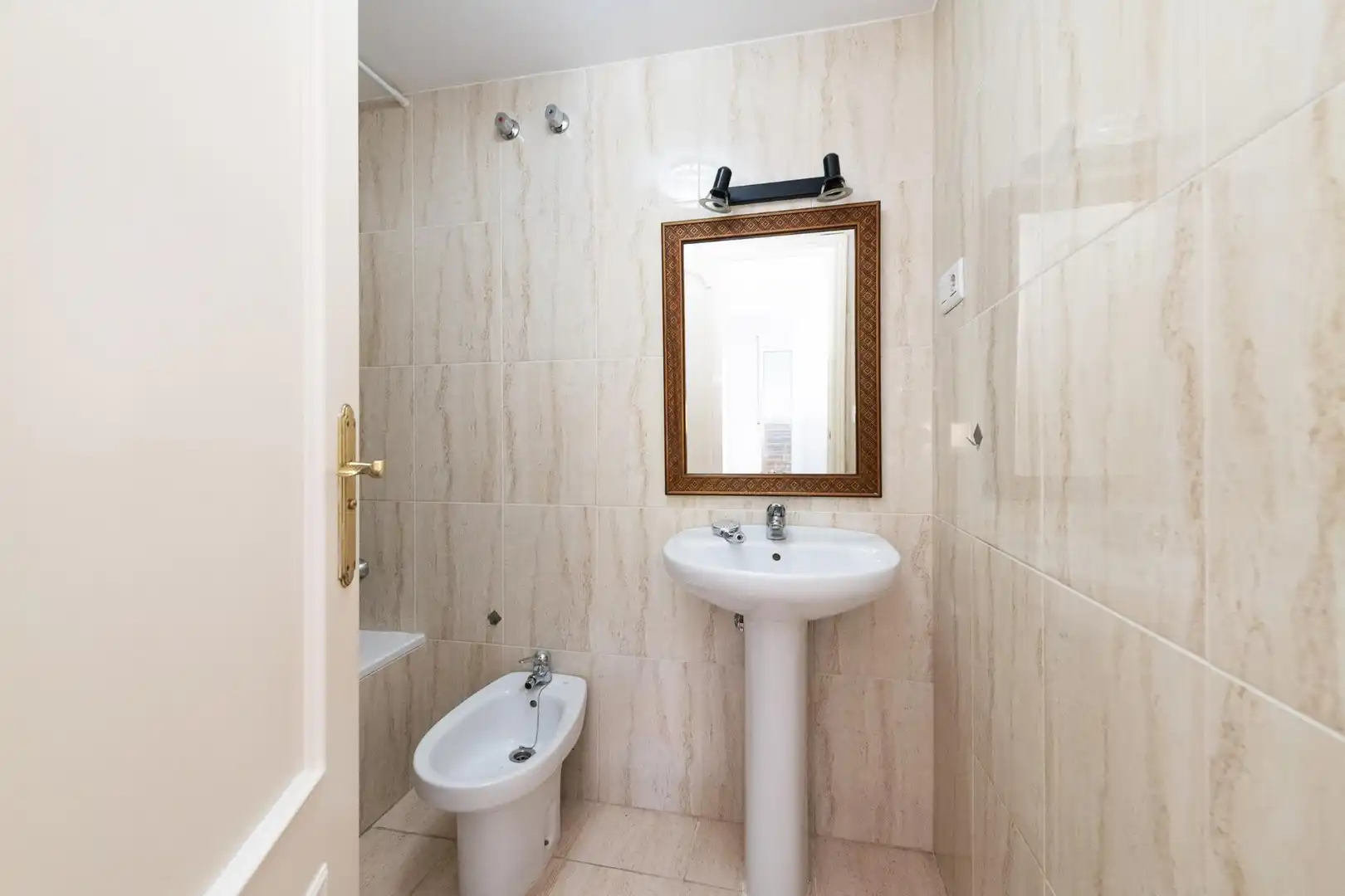 Baño de Piso en venta en Málaga con Aire acondicionado, Terraza y Piscina comunitaria