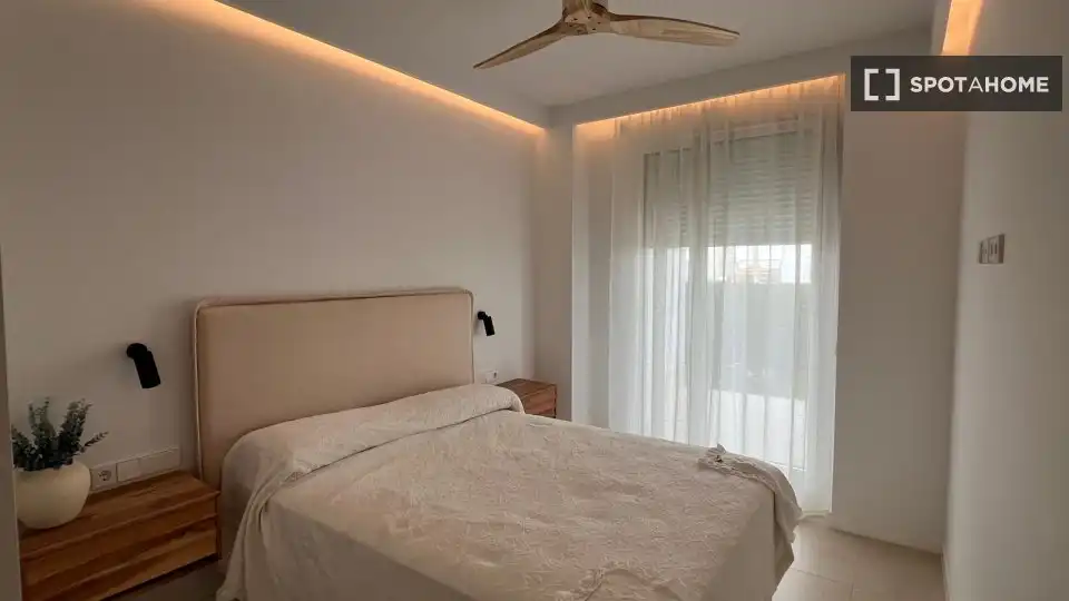 Habitación de Apartamento para compartir en Vélez-Málaga con Aire acondicionado, Terraza y Amueblado