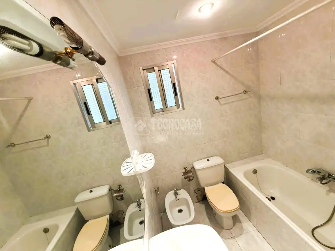 Baño de Piso en venta en Valencia con Aire acondicionado, Calefacción y Balcón