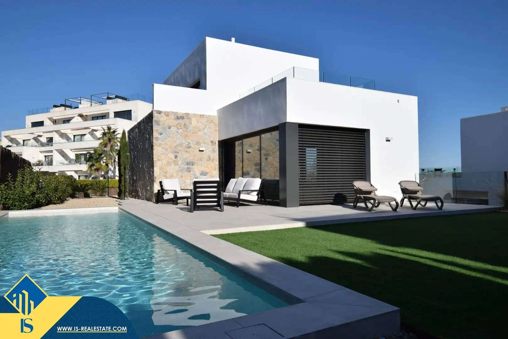 Detached house with garden for sale in Orihuela Costa