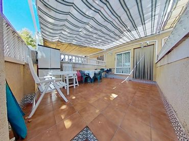 Casa aparellada amb piscina en venda a Santa Pola ciudad