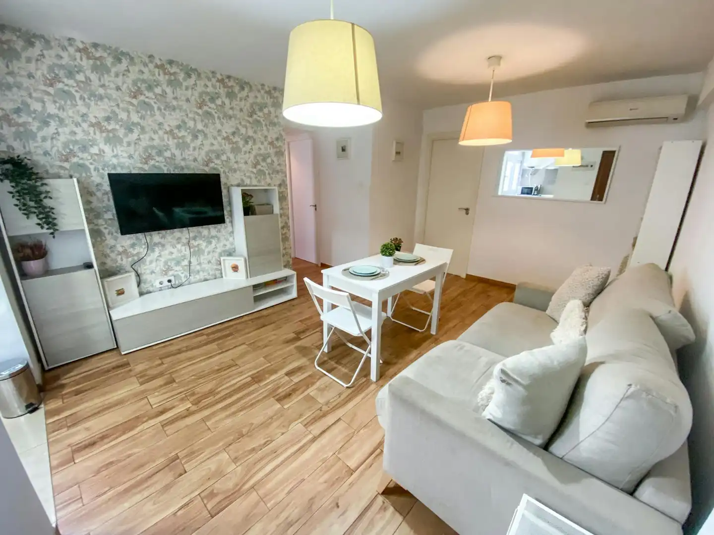 Living room of Flat for share in Sevilla  with Air Conditioner, Furnished and Washing machine