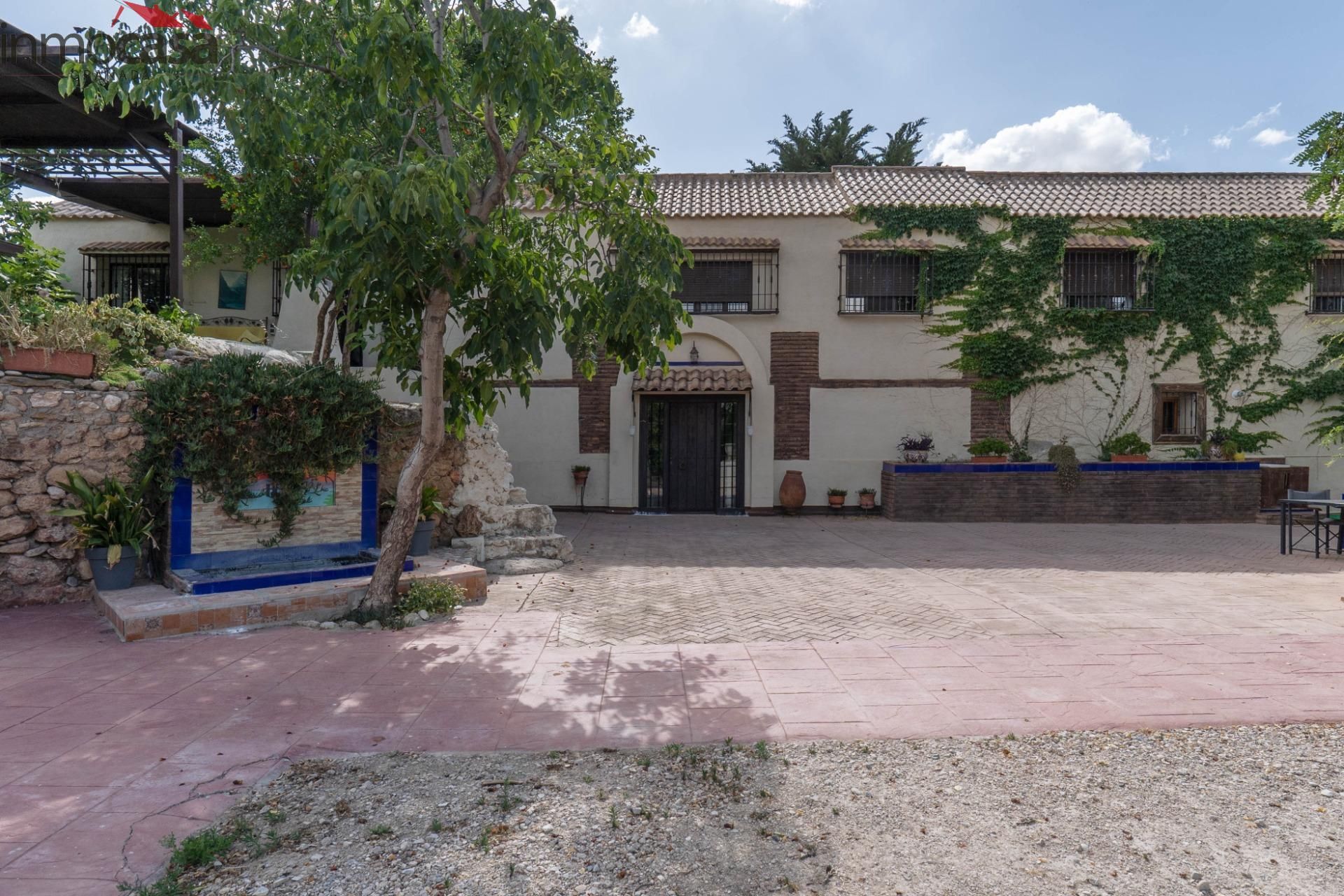 Vista exterior de Casa o xalet en venda en Otura amb Aire condicionat, Calefacció i Jardí privat