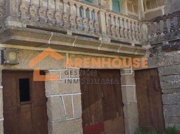 Casa amb balcó en venda a Vilar de Barrio