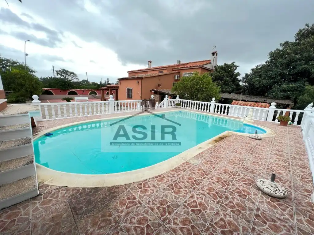 Xalet amb piscina en venda a Casc Urbà, imagen 4