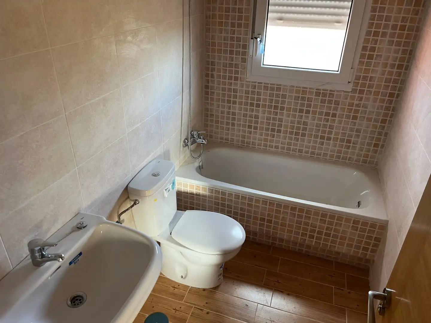 Bathroom of Houses for sale in Sanchidrián  with Private garden and Terrace