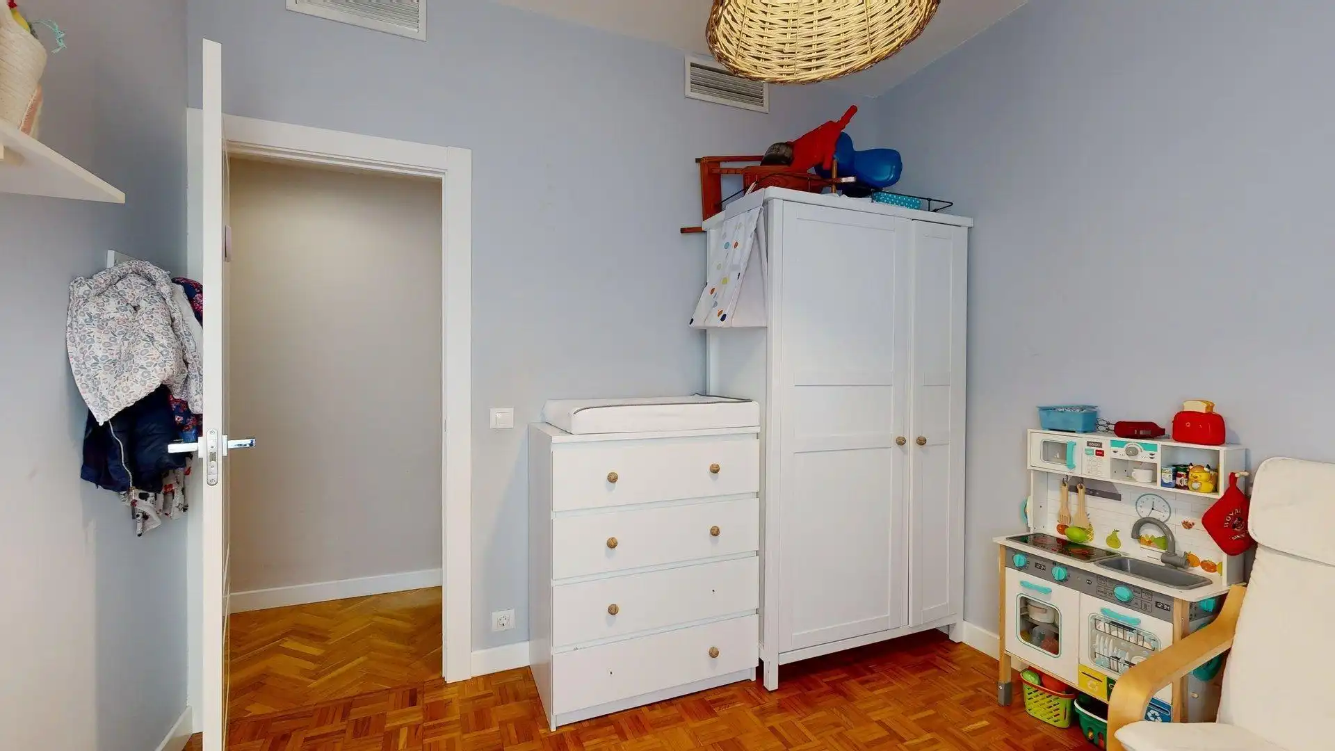 Bedroom of Flat for sale in Zaragoza  with Air Conditioner, Heating and Parquet flooring