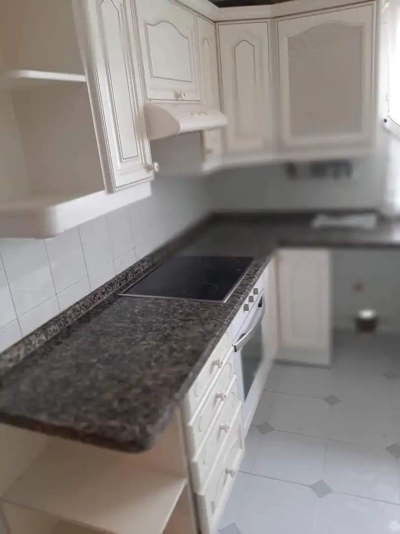 Cocina de Dúplex en venta en Oleiros con Calefacción, Parquet y Terraza