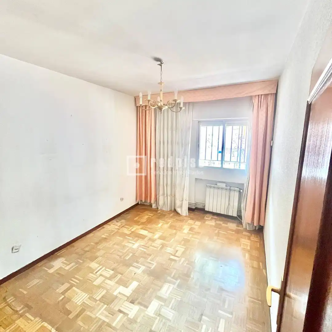 Bedroom of Flat for sale in Madrid  with Air Conditioner, Heating and Parquet flooring