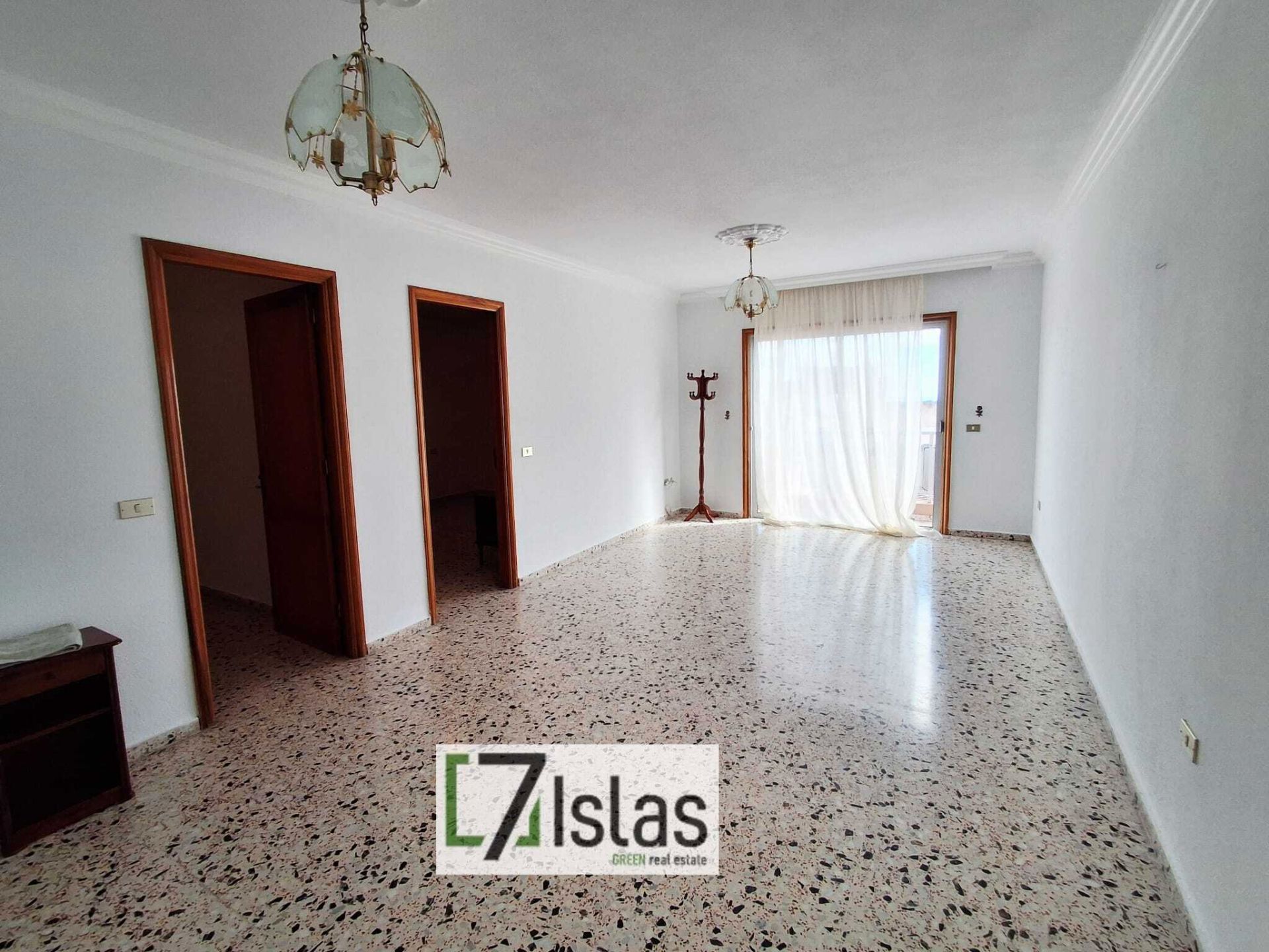 Sala d'estar de Pis de lloguer en San Cristóbal de la Laguna amb Balcó