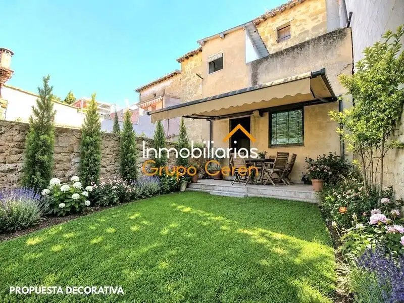 Vista exterior de Casa o xalet en venda en Briones amb Jardí privat, Terrassa i Traster