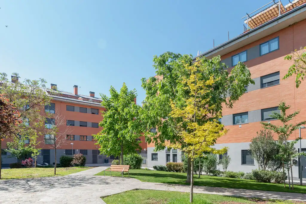 Vista exterior de Piso en venta en Pinto con Calefacción, Trastero y Piscina