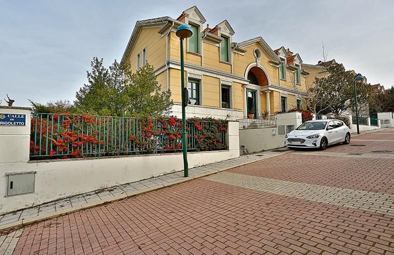 Vista exterior de Casa o xalet en venda en Valladolid Capital amb Calefacció, Jardí privat i Terrassa