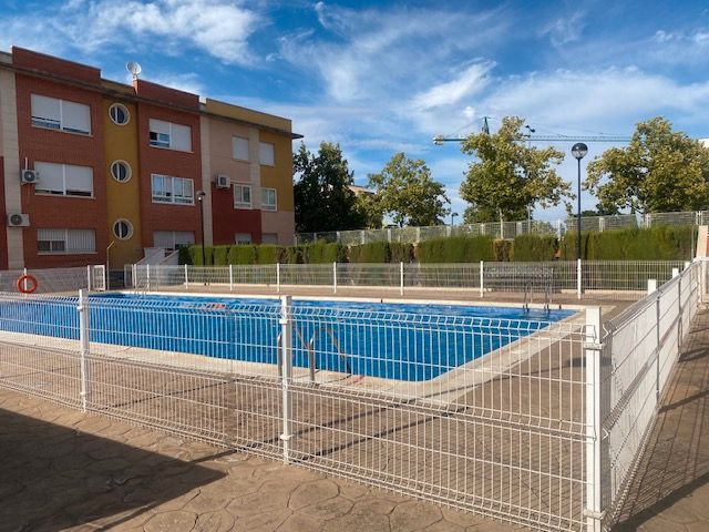Piscina de Piso de alquiler en Ciudad Real Capital con Aire acondicionado, Calefacción y Jardín privado