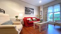 Sala d'estar de Dúplex en venda en Getxo  amb Terrassa i Balcó