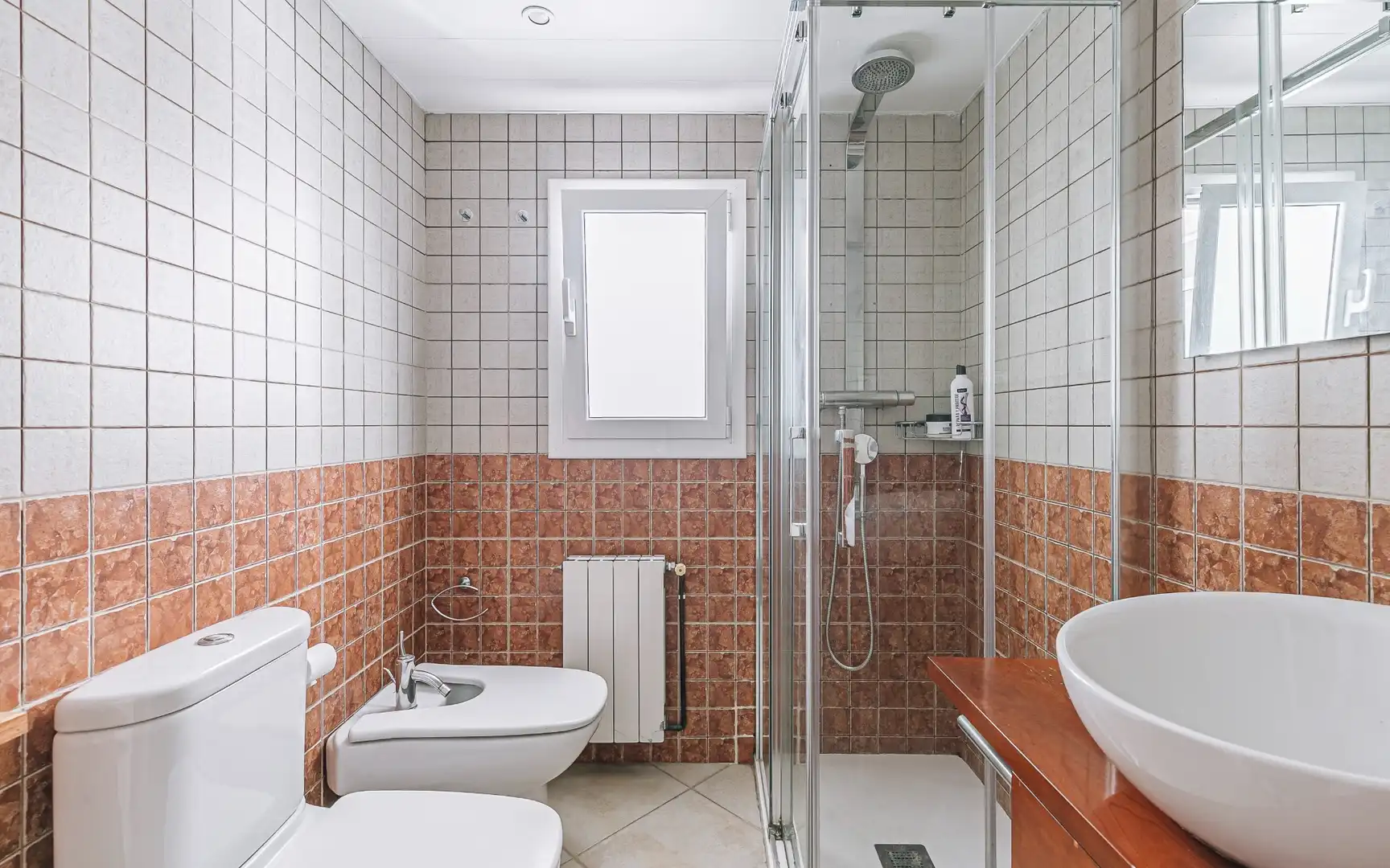 Badezimmer von Dachboden zum Verkauf in Barcelona mit Klimaanlage, Terrasse und Möbliert