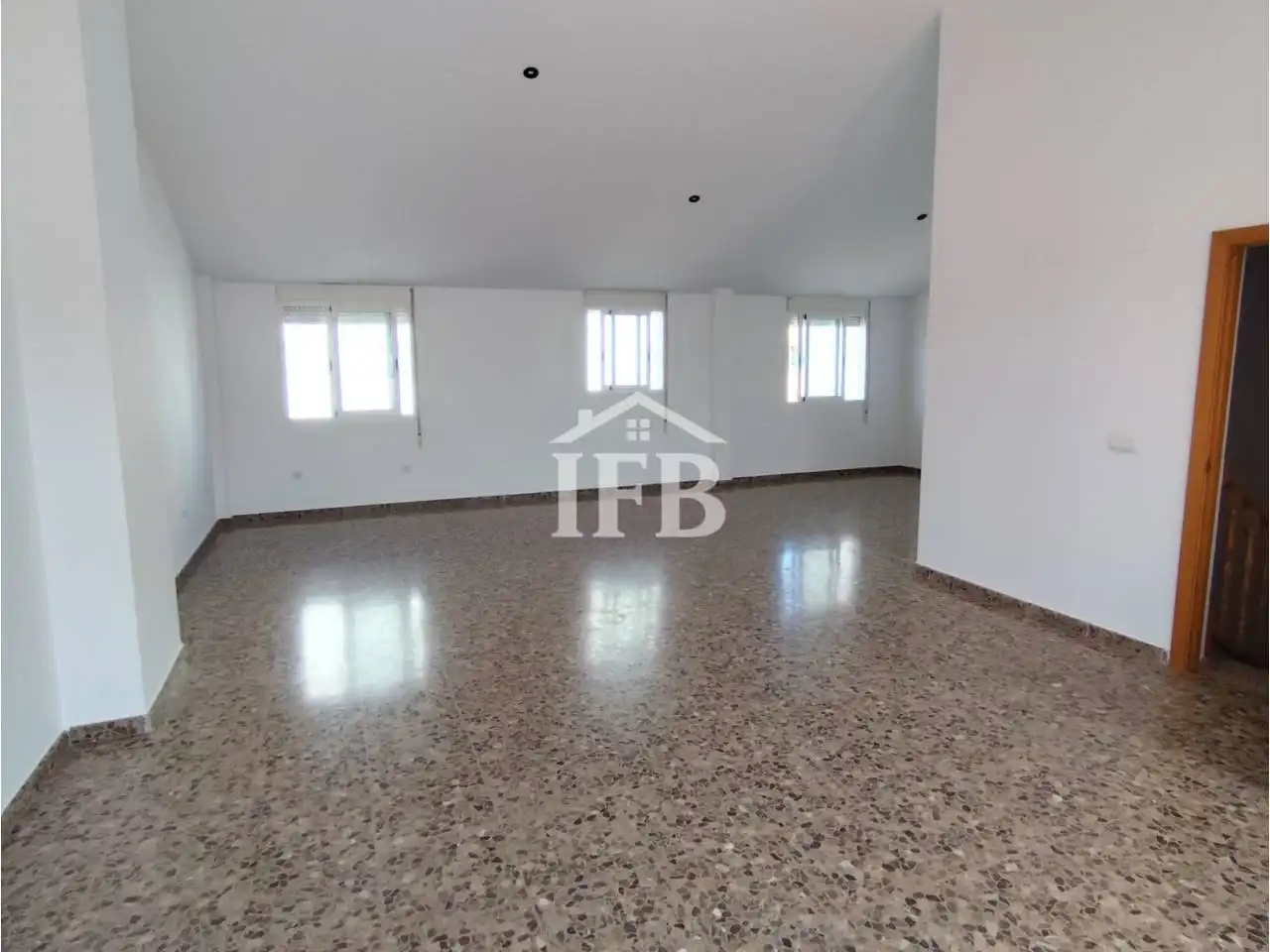 Vista exterior de Casa o xalet en venda en Badajoz amb Aire condicionat, Calefacció i Jardí privat