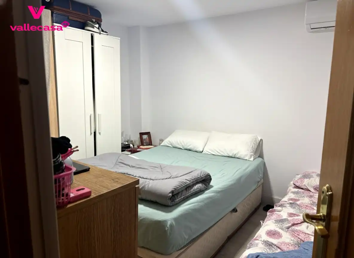 Habitación de Casa adosada en venta en Madrid con Aire acondicionado, Parquet y Terraza