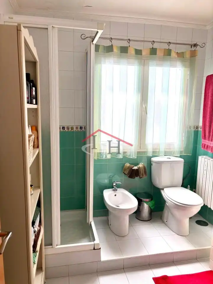 Baño de Piso en venta en León Capital  con Calefacción, Parquet y Trastero