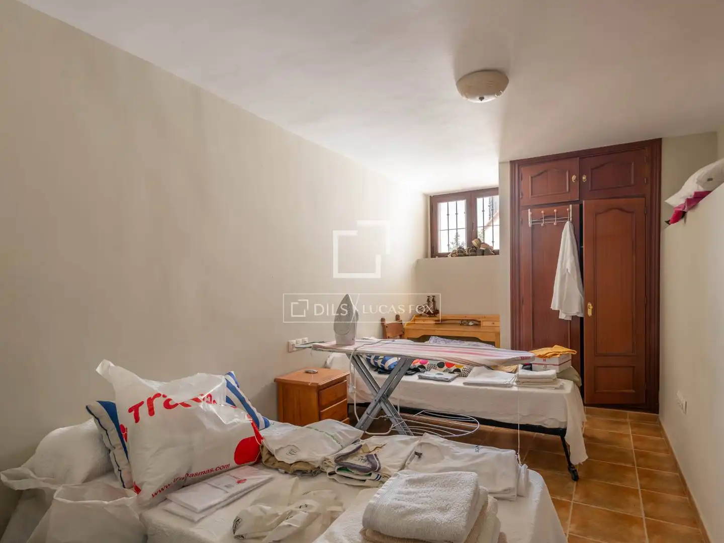 Dormitori de Finca rústica en venda en Málaga amb Jardí privat, Terrassa i Traster