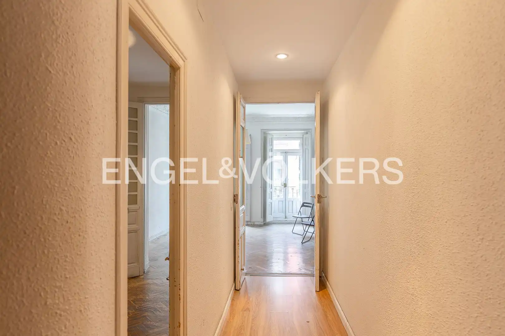 Piso en venta en Madrid con Calefacción y Balcón