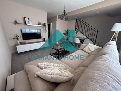 Living room of Single-family semi-detached for sale in Cáceres Capital  with Air Conditioner, Heating and Storage room