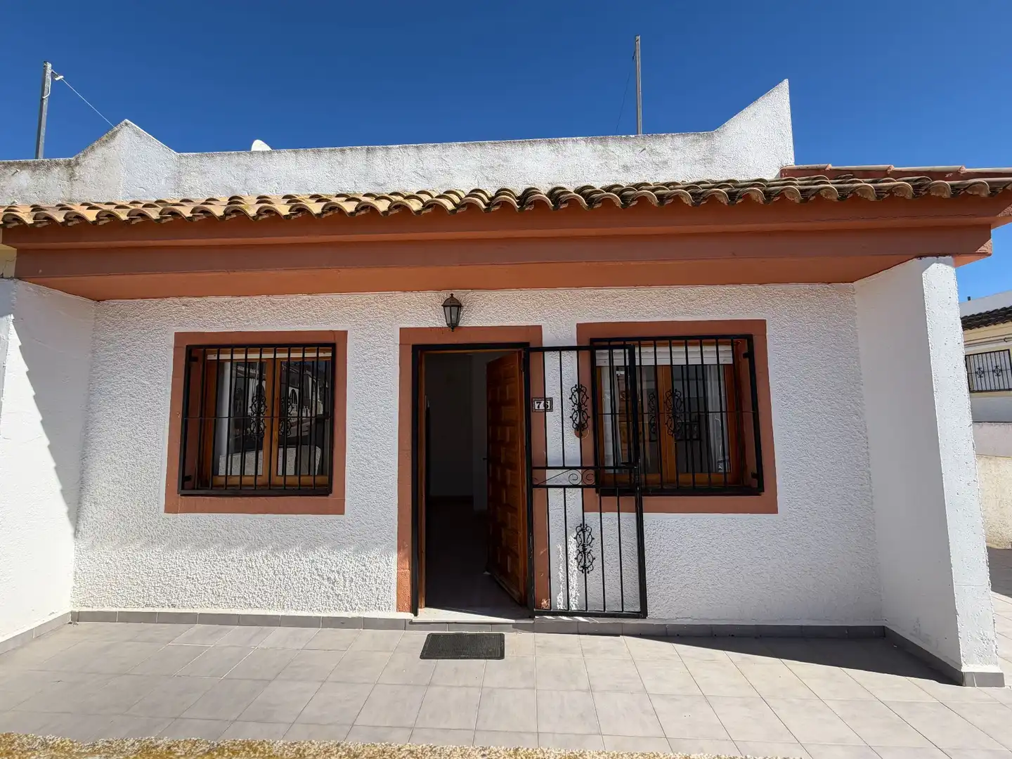 Vista exterior de Casa adosada en venta en Mazarrón con Terraza, Trastero y Amueblado
