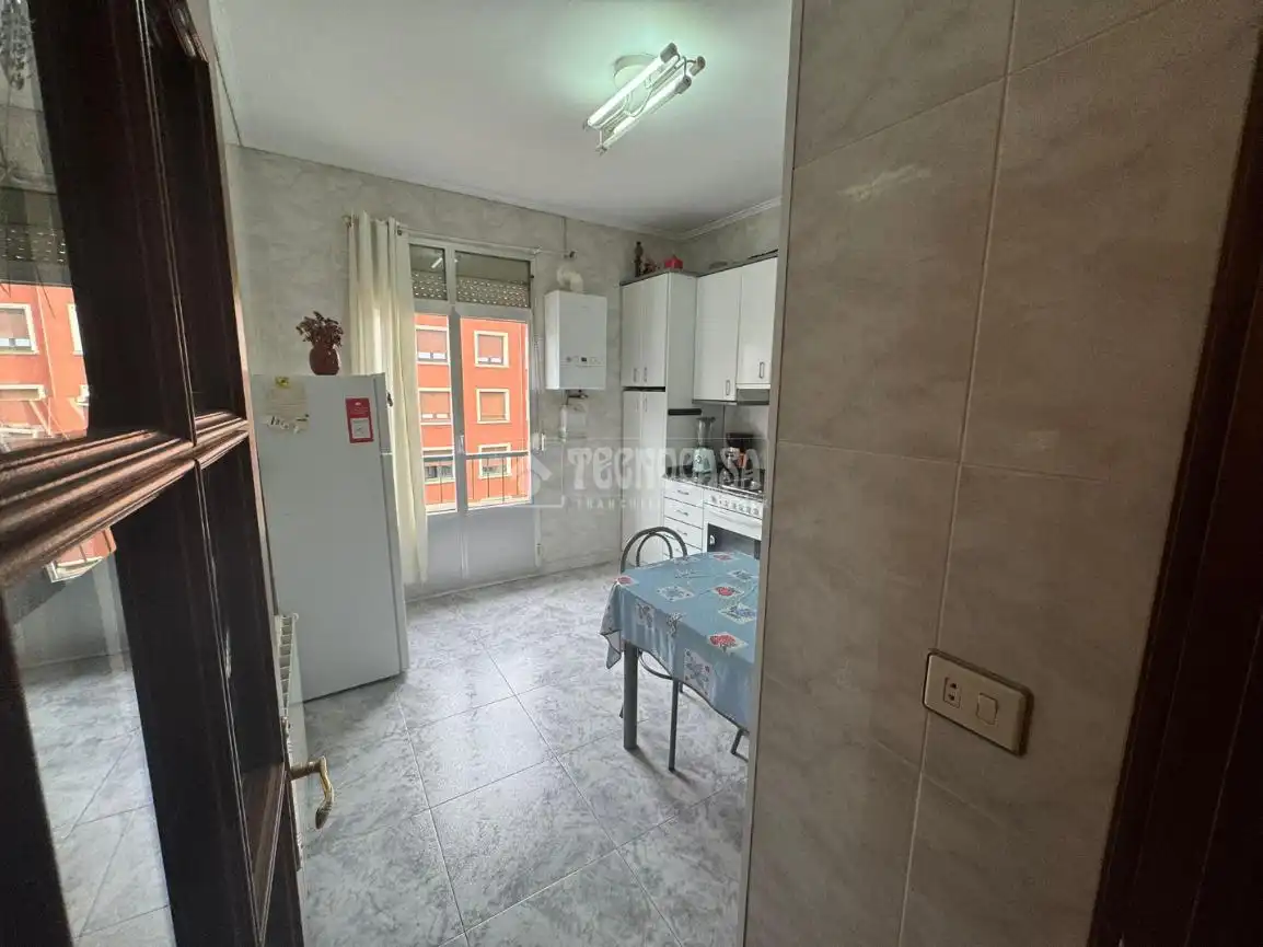 Habitación de Piso en venta en Bilbao  con Calefacción, Trastero y Balcón