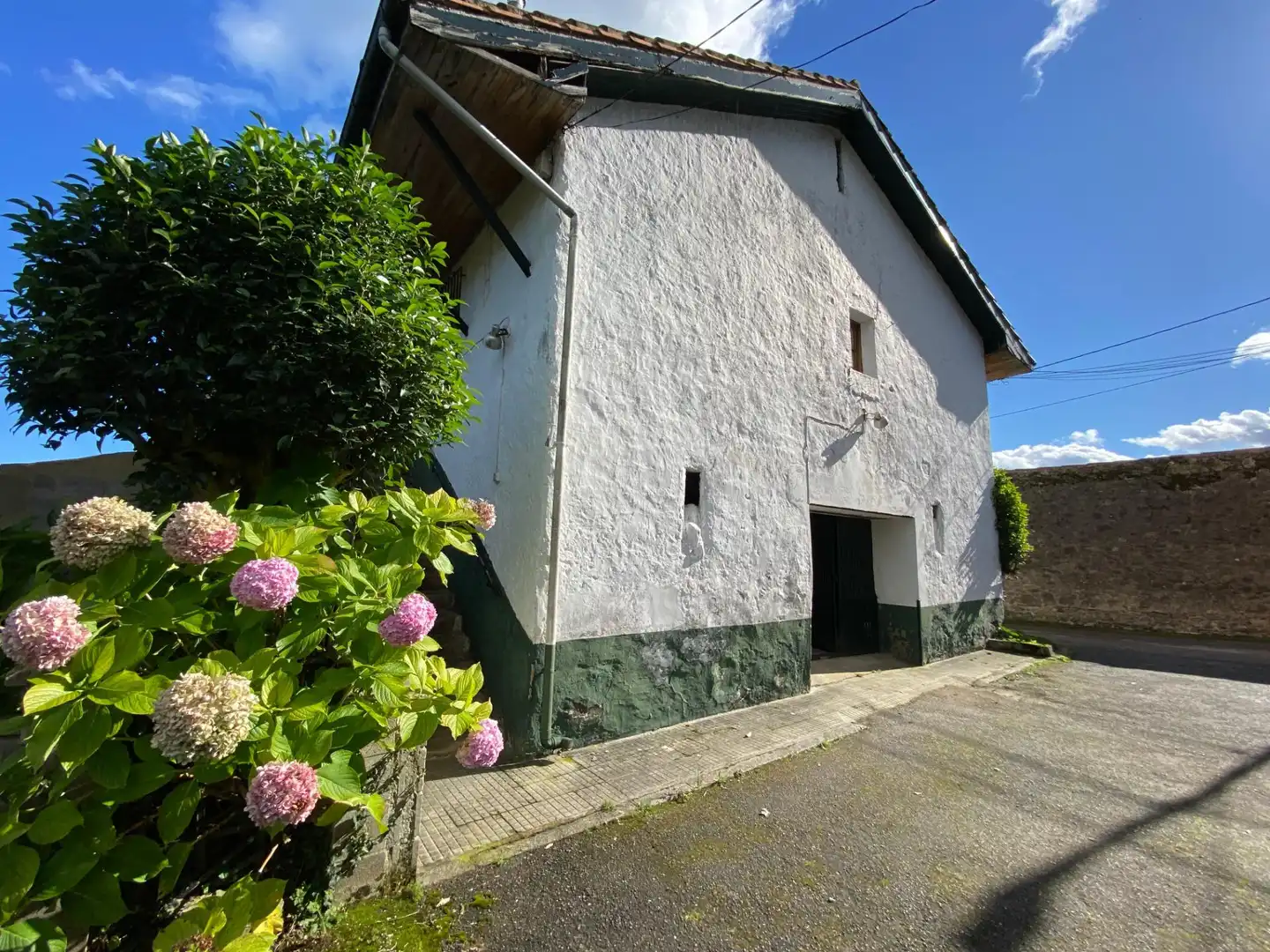 Vista exterior de Casa adosada en venta en Villaviciosa con Trastero y Balcón