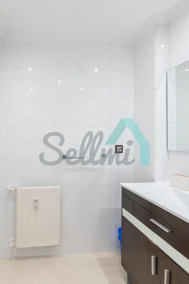 Baño de Piso en venta en Oviedo  con Calefacción y Parquet