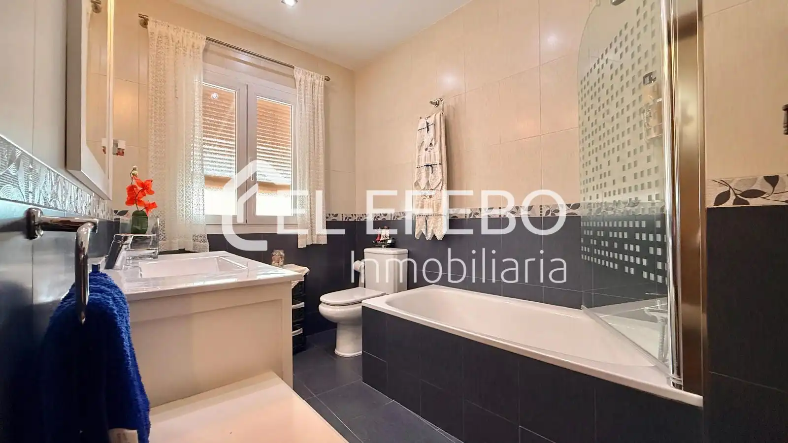 Baño de Piso en venta en Antequera con Aire acondicionado, Calefacción y Terraza