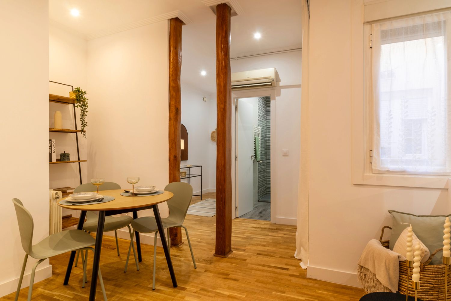 Flat for sale in Calle de Jesús del Valle, Universidad - Malasaña, Centro