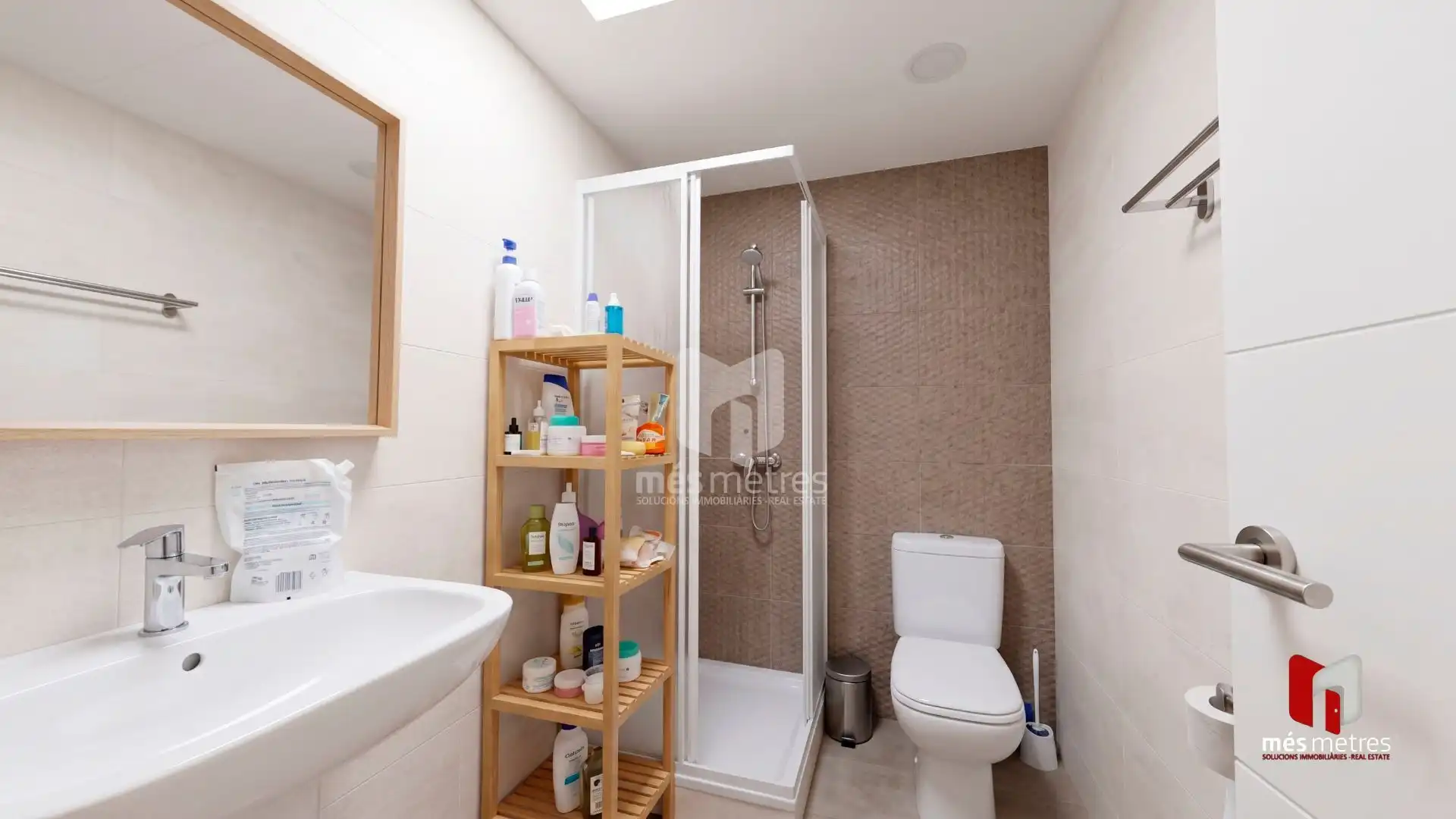 Bathroom of Flat for sale in El Masnou  with Air Conditioner, Heating and Terrace
