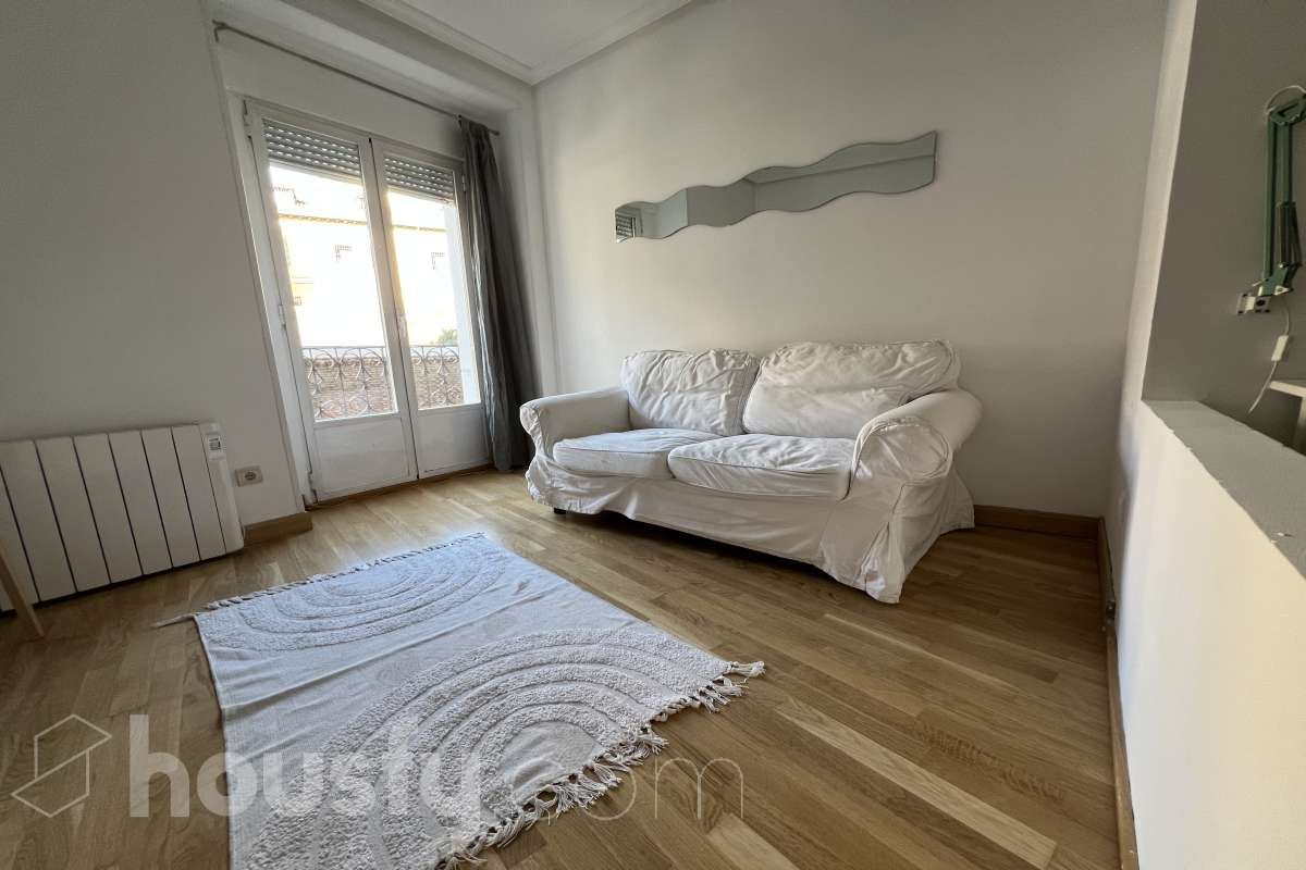 Living room of Flat to rent in  Madrid Capital  with Heating, Parquet flooring and Furnished