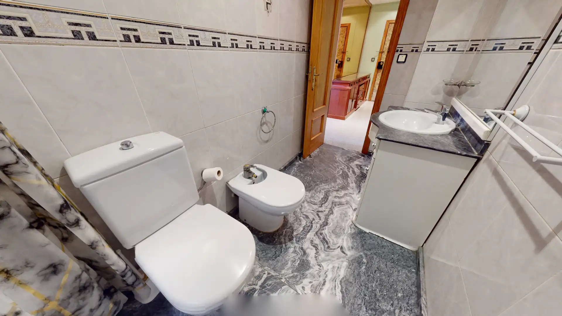 Baño de Piso en venta en Villena con Terraza y Balcón