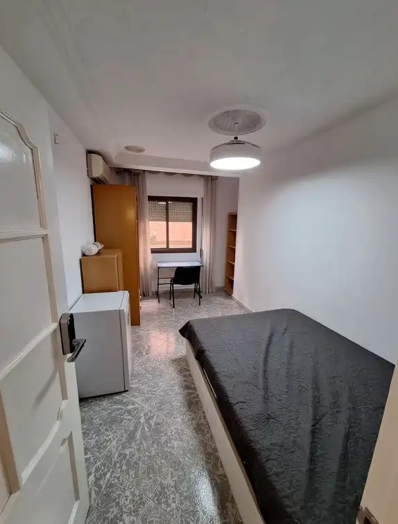 Habitación de Piso en venta en Granada con Aire acondicionado, Calefacción y Amueblado