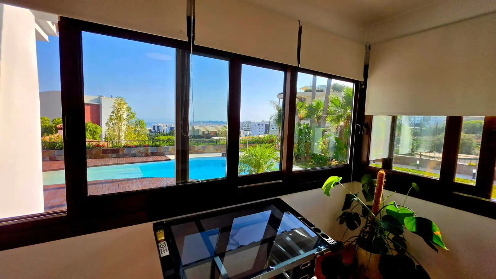 Vista exterior de Casa o xalet en venda en Fuengirola amb Aire condicionat, Jardí privat i Terrassa